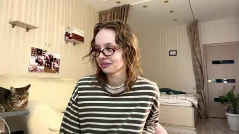 rhiannonmayberry online show from July 17, 2026, 9:16 am