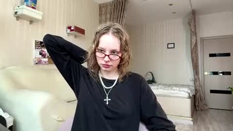rhiannonmayberry online show from July 21, 2026, 11:12 am