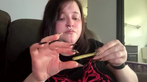riah_babbie online show from May 19, 2026, 1:06 pm