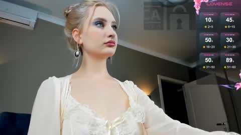 Snapshot of riawoods chatting on November 10, 2025, 5:01 pm Ria Woods online show from November 10, 2025, 5:01 pm