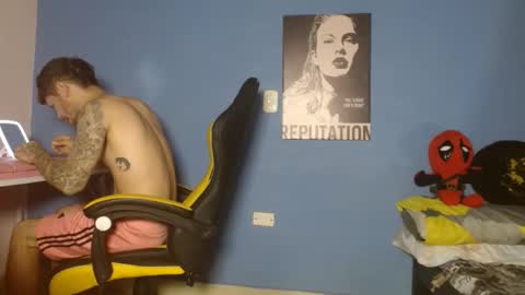 ricardo_big_cock online show from April 1, 2026, 10:49 am