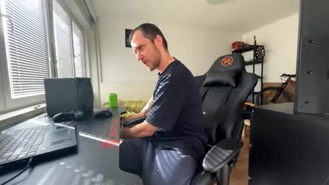 ricciardio online show from October 16, 2025, 10:16 am