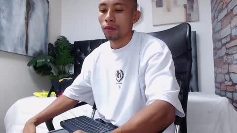 richar_voller online show from December 27, 2024, 11:39 am