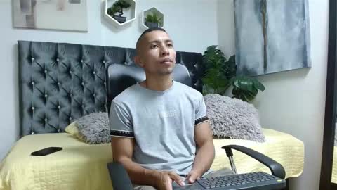 richar_voller online show from February 11, 2025, 12:37 pm