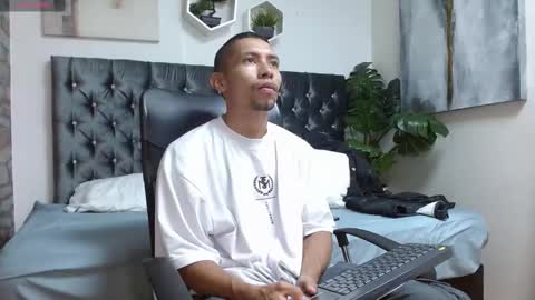 richar_voller online show from February 21, 2025, 11:22 am