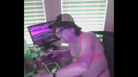 richbuttlonelee online show from July 12, 2026, 7:05 pm