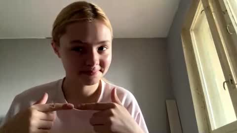 Snapshot of richellearmentrout chatting on July 16, 2026, 2:23 pm jenny online show from July 16, 2026, 2:23 pm
