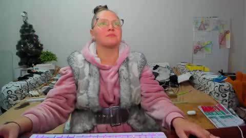 Anna - not anna - right Anna  online show from February 8, 2026, 3:26 pm