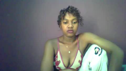 Snapshot of ricie001 chatting on May 4, 2026, 12:01 pm ricie001 online show from May 4, 2026, 12:01 pm