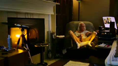 Snapshot of ricks4fun chatting on January 29, 2025, 5:19 am PINK HOLE TWINK online show from January 29, 2025, 5:19 am