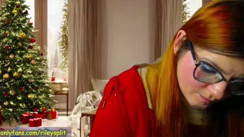 Snapshot of rileycomely chatting on December 21, 2024, 1:36 am RileyComely online show from December 21, 2024, 1:36 am