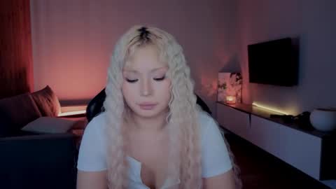 rileymee online show from April 14, 2026, 6:19 am