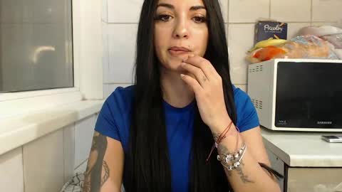 riri_mojo_92 online show from April 21, 2026, 8:44 pm