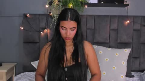 RIRI  online show from September 17, 2025, 7:48 pm