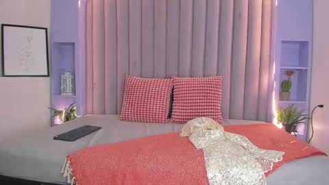 RIRI  online show from October 14, 2025, 7:58 pm