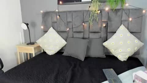 RIRI  online show from November 12, 2025, 11:43 am