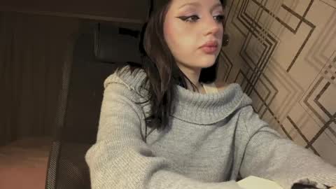 Nicole online show from April 18, 2026, 4:44 pm