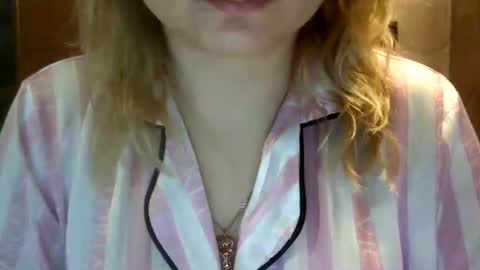 Snapshot of riveramaureen chatting on January 10, 2025, 6:42 am RiveraMaureen online show from January 10, 2025, 6:42 am