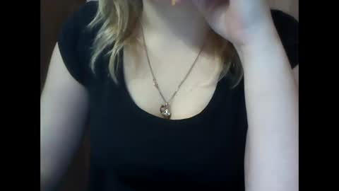 Snapshot of riveramaureen chatting on February 13, 2025, 5:01 pm RiveraMaureen online show from February 13, 2025, 5:01 pm