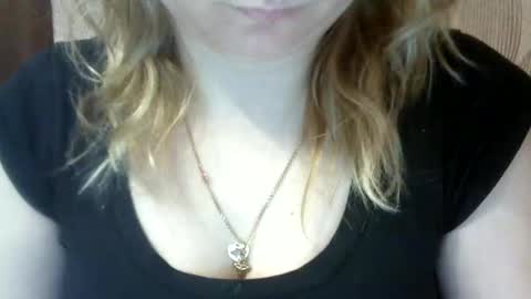 Snapshot of riveramaureen chatting on February 15, 2025, 2:55 pm RiveraMaureen online show from February 15, 2025, 2:55 pm