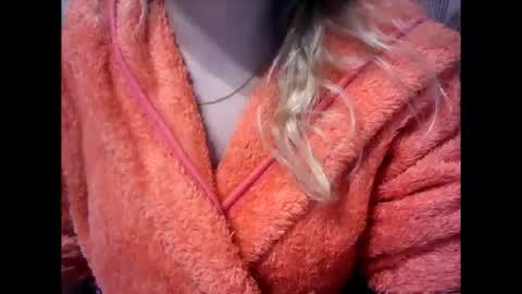 Snapshot of riveramaureen chatting on November 4, 2025, 10:53 pm RiveraMaureen online show from November 4, 2025, 10:53 pm