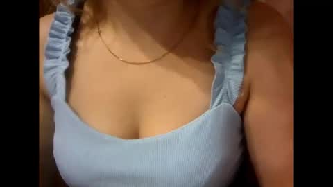 Snapshot of riveramaureen chatting on November 24, 2025, 9:14 pm RiveraMaureen online show from November 24, 2025, 9:14 pm