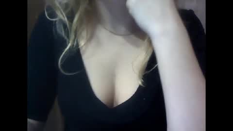 Snapshot of riveramaureen chatting on November 25, 2025, 11:38 pm RiveraMaureen online show from November 25, 2025, 11:38 pm