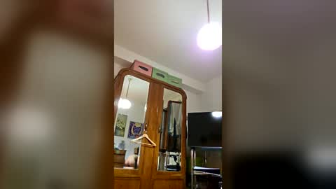 rizzo1980682473 online show from June 18, 2026, 12:00 am