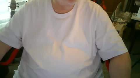 Snapshot of rndmronnie chatting on April 1, 2026, 6:27 pm Ron Rodan online show from April 1, 2026, 6:27 pm