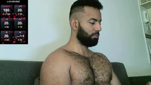 Snapshot of roa32sebas chatting on January 17, 2025, 3:11 pm SebasRoa online show from January 17, 2025, 3:11 pm