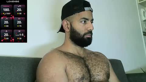 Snapshot of roa32sebas chatting on January 22, 2025, 7:03 pm SebasRoa online show from January 22, 2025, 7:03 pm