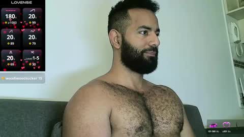 Snapshot of roa32sebas chatting on January 28, 2025, 3:57 pm SebasRoa online show from January 28, 2025, 3:57 pm