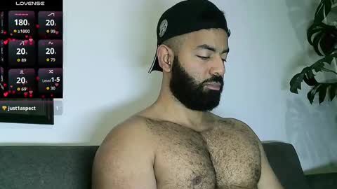 Snapshot of roa32sebas chatting on October 2, 2025, 3:30 pm SebasRoa online show from October 2, 2025, 3:30 pm