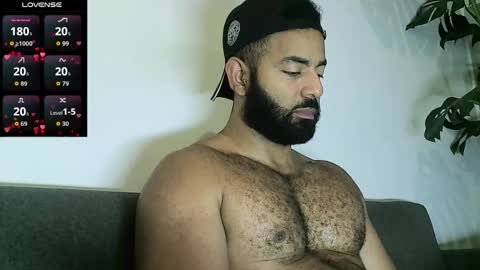 Snapshot of roa32sebas chatting on December 17, 2025, 5:52 pm SebasRoa online show from December 17, 2025, 5:52 pm