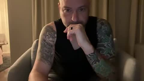 Snapshot of roadking1122 chatting on May 23, 2026, 9:35 am roadking1122 online show from May 23, 2026, 9:35 am