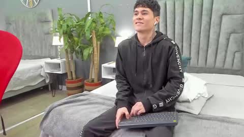 Roan Birkin online show from February 6, 2025, 7:18 pm