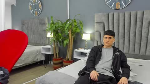 Roan Birkin online show from February 9, 2025, 1:22 am