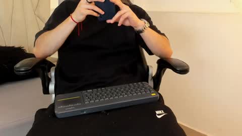 Roan Birkin online show from April 24, 2026, 8:22 pm