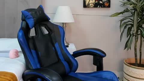 Roan Birkin online show from April 29, 2026, 7:31 pm