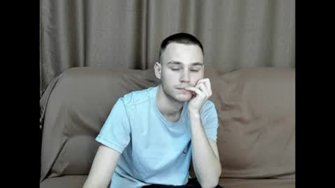 robert10211 online show from October 30, 2025, 8:27 am