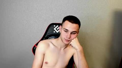 robert10211 online show from November 12, 2025, 4:29 pm