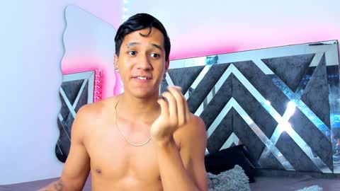 Snapshot of robertmiller21 chatting on December 10, 2024, 6:54 am Robert Miller And Mael Thompson online show from December 10, 2024, 6:54 am