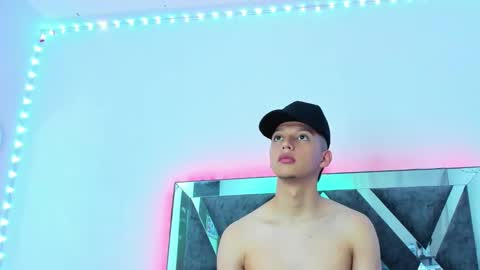 Snapshot of robertmiller21 chatting on March 11, 2025, 5:57 pm Robert Miller And Mael Thompson online show from March 11, 2025, 5:57 pm