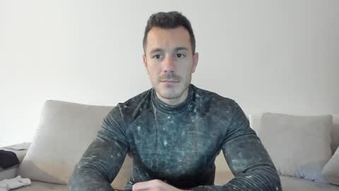 roberto4ever online show from February 6, 2025, 1:54 pm