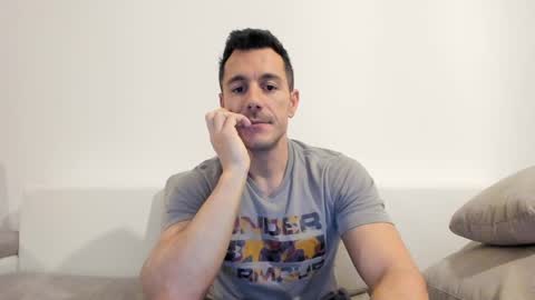 roberto4ever online show from April 3, 2026, 3:59 am