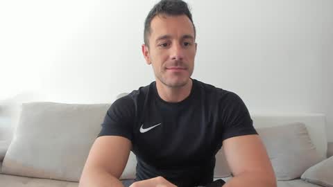 roberto4ever online show from May 11, 2026, 5:46 am