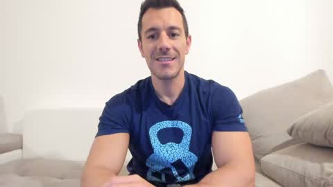 roberto4ever online show from May 17, 2026, 3:04 am