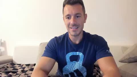 roberto4ever online show from July 26, 2026, 5:42 pm
