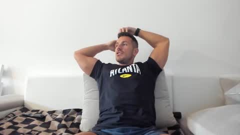 roberto4ever online show from July 27, 2026, 12:12 pm