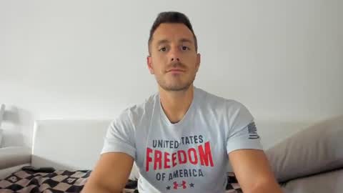 roberto4ever online show from July 28, 2026, 2:05 pm